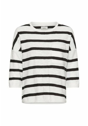 Wit shirt met lange mouwen, zwarte horizontale strepen en een klein borstzakje, getoond op een effen witte achtergrond.