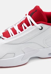 Jordan JORDAN MAX AURA 6 - Sneakers basse - white/gym red/black