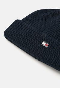Tommy Jeans HERITAGE SHORT BEANIE UNISEX - Kapa - dark night navy
