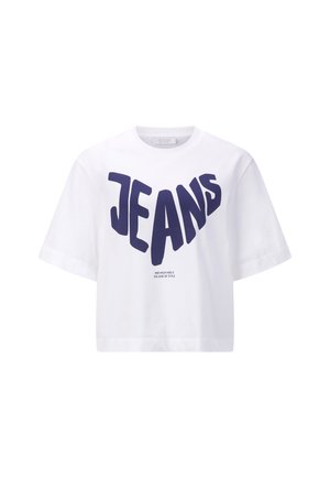 Maglietta corta bianca in cotone. Presenta un grande testo blu marino con la scritta "JEANS." Include un testo più piccolo sottostante. Maniche corte e vestibilità rilassata.