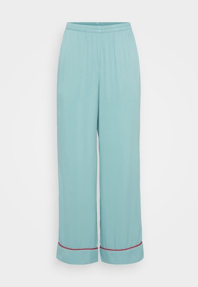 Svijetloplave hlače širokog kroja s elastičnim pojasom, s crvenim detaljima na manžetama i glatkom, laganom teksturom materijala.