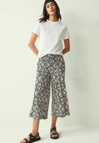 Next CULOTTES - Hlače - monochrome