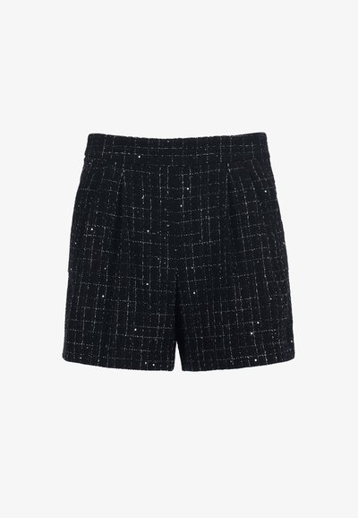 Shorts en tweed noir avec un motif à carreaux intégrant des fils argentés, devant plissé et coupe ajustée. Texture lisse et longueur mi-cuisse.