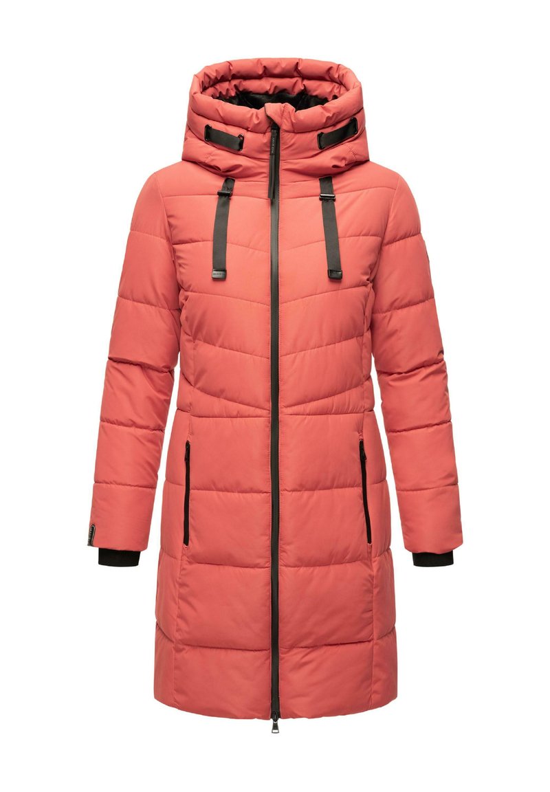 Koralā krāsā pildīts parkas jaka ar augstu apkakli, regulējamu kapuci, rāvējslēdzēja kabatām un melniem akcentiem. Tajā ir kviltota tekstūra un garas piedurknes.
