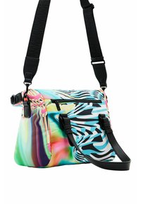 Buntes synthetisches Crossbody-Bag mit abstrakten Wirbel- und Zebramustern, verstellbarem schwarzen Schulterriemen und Reißverschluss. Strukturierte Oberfläche.
