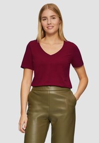s.Oliver MIT V-AUSSCHNITT - T-shirt basic - rubinrot