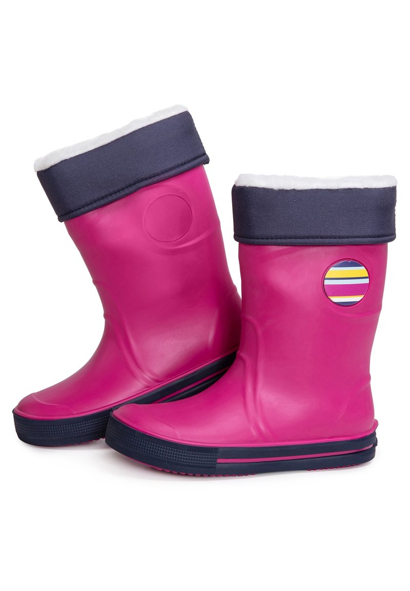 Bottes de pluie en caoutchouc rose vif avec une semelle texturée, une doublure en polaire bleu marine et un accent circulaire multicolore.
