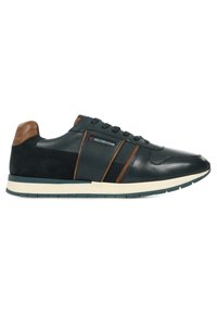 Baskets pour hommes en cuir bleu foncé avec des accents marron. Présente une texture perforée, une semelle intermédiaire blanche et une semelle en caoutchouc noir avec des détails de crampons.