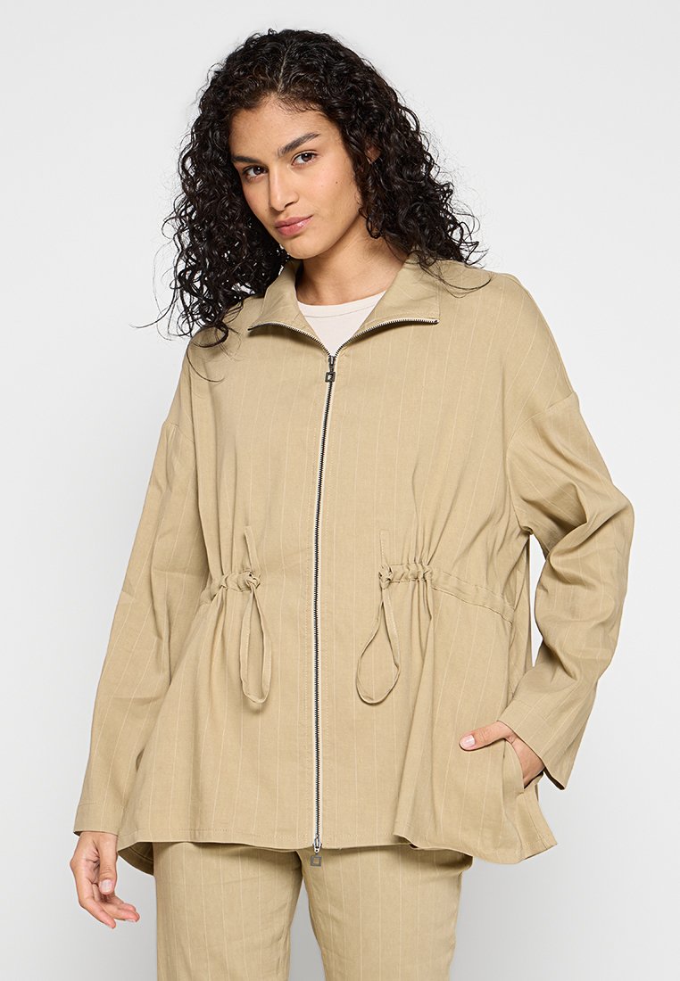Sarah Pacini Lichte jas beige