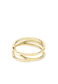 Gouden ring met drie verstrengelde banden, voorzien van een gladde, gepolijste oppervlakte en afgeronde randen, die een strakke, moderne uitstraling laat zien.