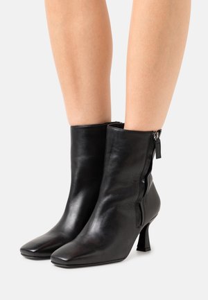Pavement, Bottines - black