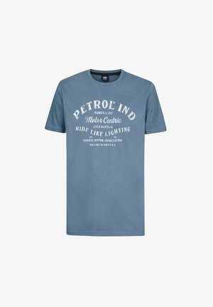 Blaues Baumwoll-T-Shirt mit kurzen Ärmeln und Rundhalsausschnitt; mit weißem Drucktext und Logos über der Brust.