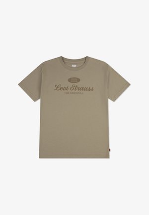 T-shirt in cotone beige con maniche corte, scollo rotondo, con testo stampato: "LIVING LEGEND LEVI STRAUSS THE ORIGINAL" in marrone scuro.