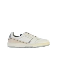 Hvide lædersneakers med grå ruskindselementer, der har snørebånd, polstret krave og en tekstureret gummisål med diagonalt mønster.