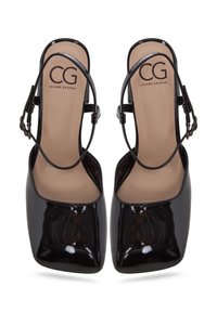 Scarpe slingback nere in vernice con punta quadrata, dotate di cinturino alla caviglia e soletta imbottita beige con marchio "CG."