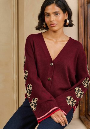 Love & Roses, V-NECK KNITTED CARDIGAN - Neuletakki - burgundy red leopard