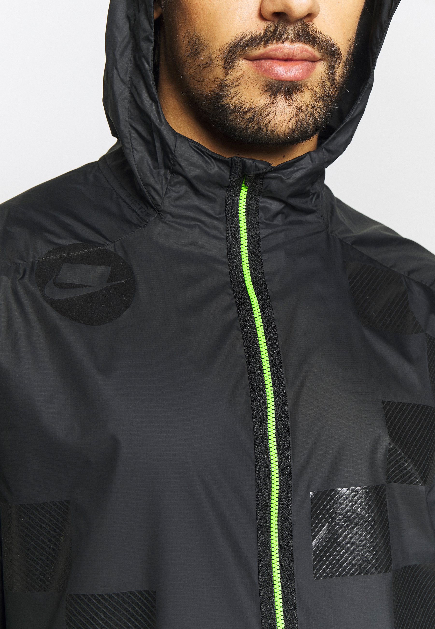 nike wild run shield jacket