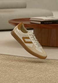 Geselecteerd, offwhite/walnut