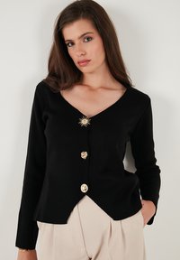 Unselected, black