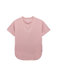 Camisa rosa de manga corta con cuello redondeado, con una textura suave y estampado en la parte frontal que dice: "sé tu propia inspiración."
