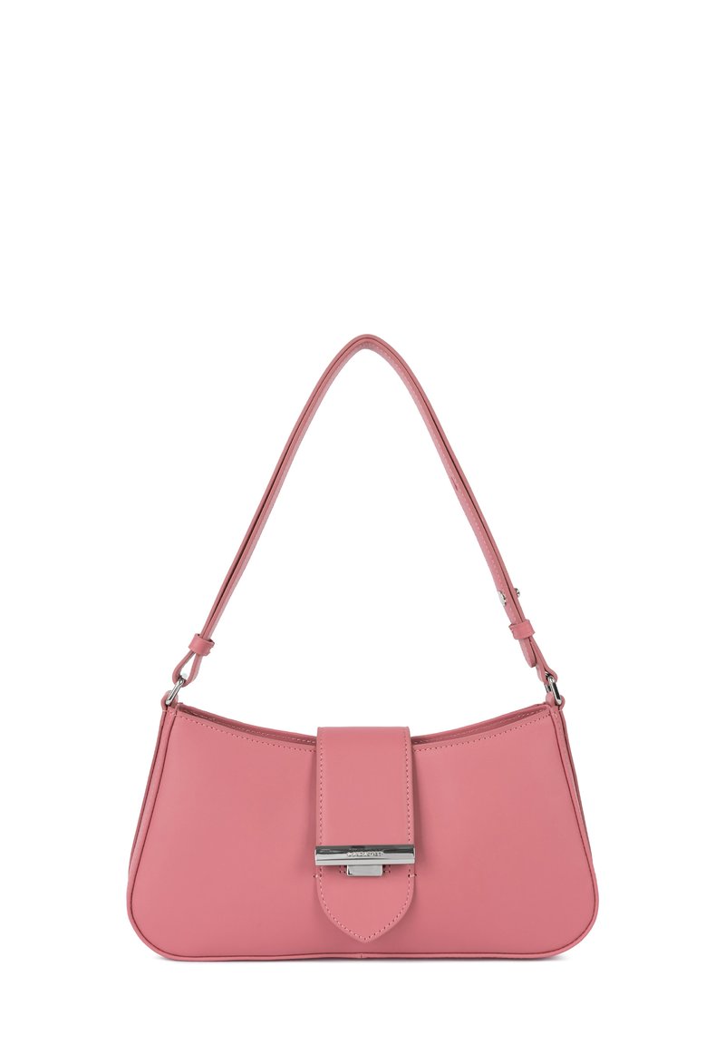 Borsa in pelle rosa con forma curva, pattina frontale piatta e hardware in argento. Presenta una sola tracolla regolabile per il trasporto.
