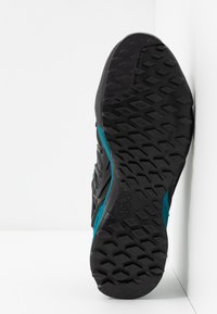 Salewa WILDFIRE EDGE - Hikingsko - malta/vivacious