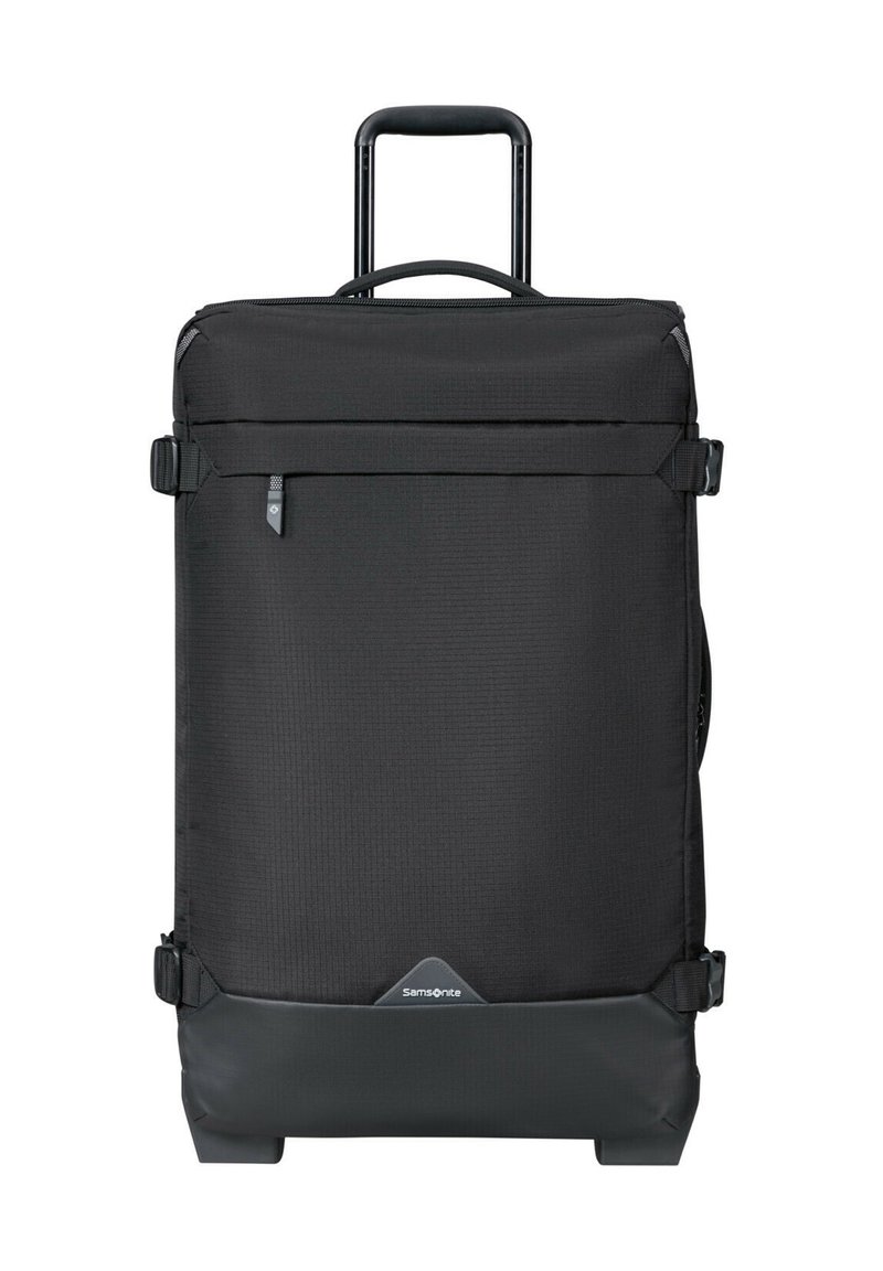 Sort hjul-kuffert lavet af slidstærkt stof med teleskopisk håndtag, udvendig lomme og en struktureret overflade. Har Samsonite-logo.
