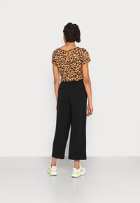 ONLY ONLCAROLINA CULOTTE - Calças - black