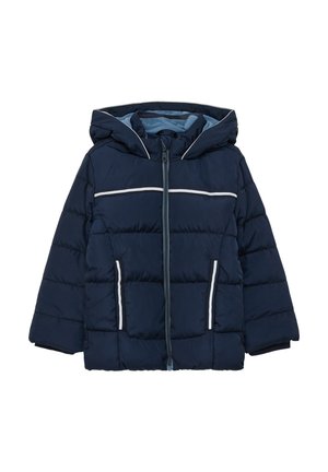 Mørkeblå polstret børnejakke med hætte, fuld lynlås foran og hvide reflekterende striber på bryst og lommer.