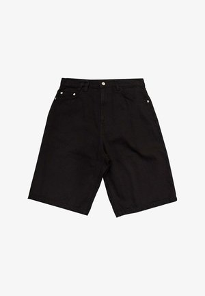 Shorts in denim nero con taglio dritto, dotati di tasche frontali e posteriori, passanti per cintura e dettagli in hardware di colore argento.