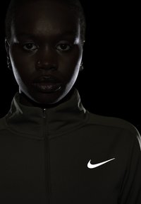 Nike Performance DRI-FIT PACER - Camisola de manga comprida - medium olive