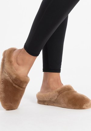 vitaform Slippers - camel