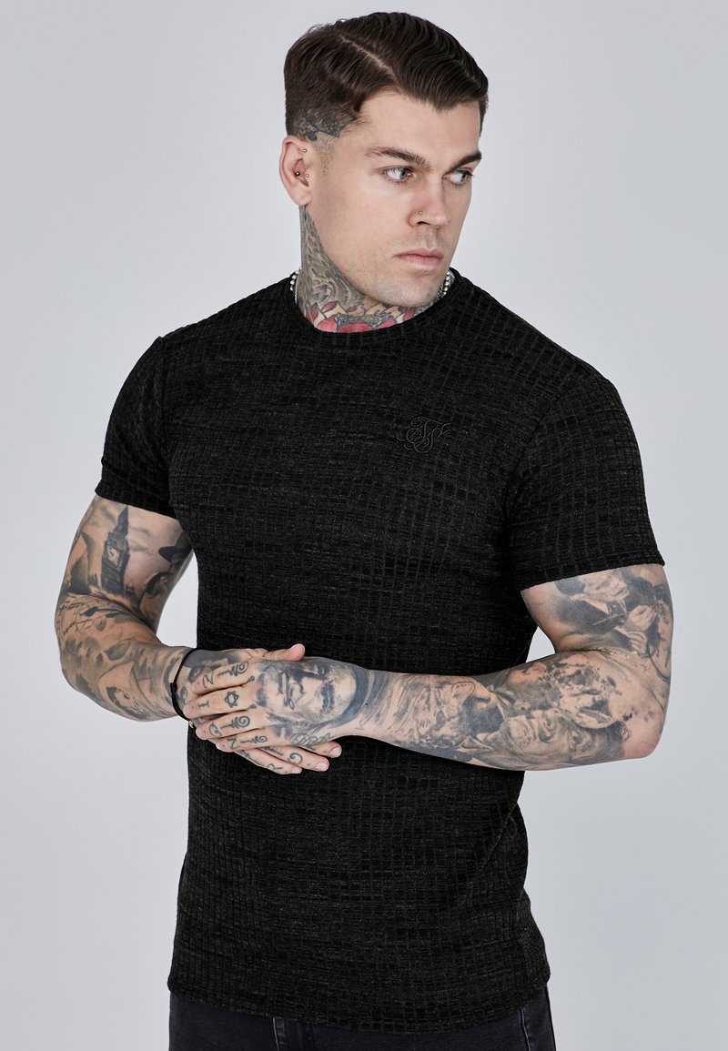 Interno09 - Le T-Shirt Tech di SikSilk sono perfette anche dietro le