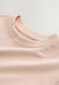 Unselected, peach pink