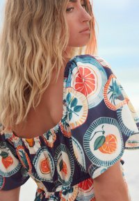 Next FLUTTER SLEEVE SQUARE NECK - REGULAR FIT - Päevakleit - navy plate print