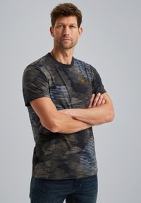 Short-sleeve, dark blue and black t-shirt with horizontal stripes and a textured pattern. Features a small, rectangular logo on the chest.