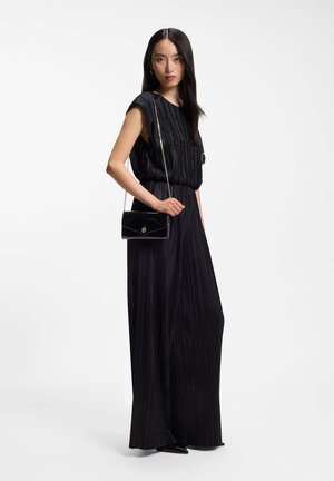 BOSS, Pochette - black