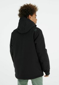 Schwarze Kapuzenjacke mit elastischen Bündchen und einer glatten Textur. Verfügt über ein Logodetail an der Schulter und einen lässigen Schnitt.