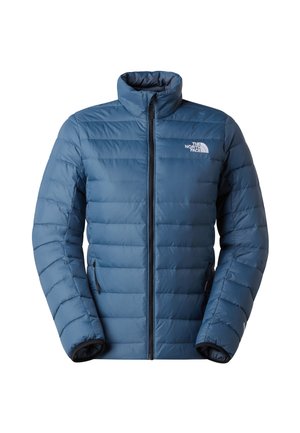 Blå quiltet isoleret jakke med opretstående krave, hel lynlås foran, sidelommer med lynlås og hvidt The North Face-logo på brystet.