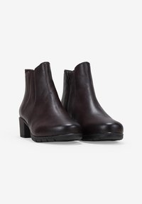 Botas de tobillo de cuero marrón con una textura suave, puntera redondeada y tacón cuadrado. Presenta una cremallera lateral para facilitar el uso.