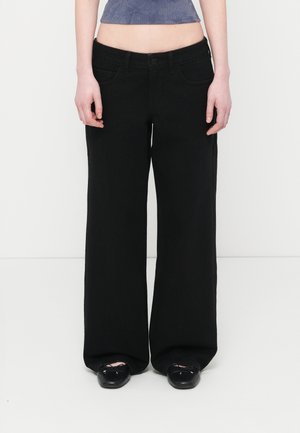 Vrečaste kavbojke - black