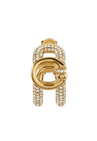 Pendente in tonalità oro con un design circolare, incastonato di cristalli trasparenti. Superficie liscia con dettagli testurizzati. Nome del marchio visibile sulla parte superiore.