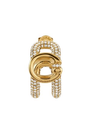 Pendente in tonalità oro con un design circolare, incastonato di cristalli trasparenti. Superficie liscia con dettagli testurizzati. Nome del marchio visibile sulla parte superiore.