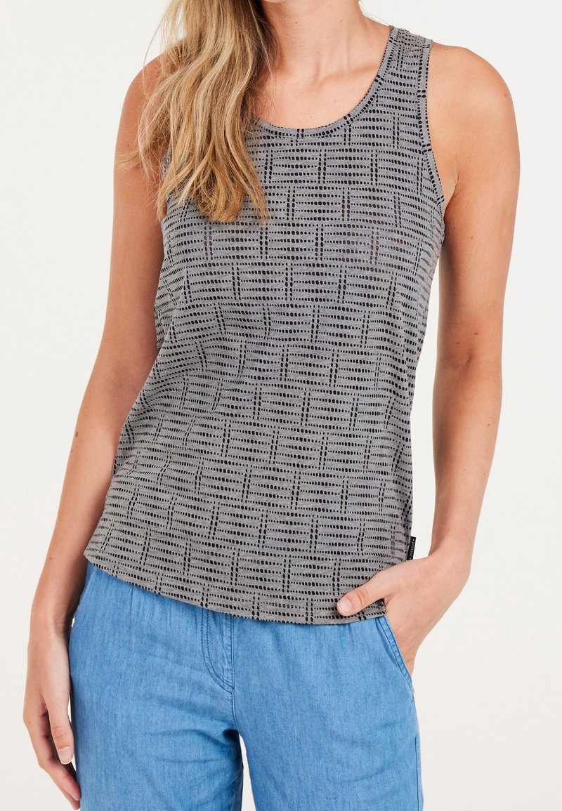 Camiseta de tirantes gris con un patrón texturizado de pequeños cuadrados. Fabricada en una tela suave, presenta un escote redondo y un corte relajado.