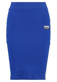 Modrá žebrovaná tužková sukně s vysokým pasem, s bočními pruhy a malým černým logem Adidas blízko lemu.