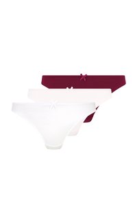Drie paar damesstringetjes in wit, lichtroze en bordeauxrood, met zachte stof en kleine strikjes in de taille voor een elegant detail.