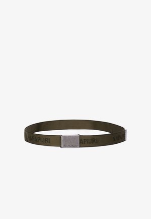 Olivengrønt stofbælte med sort Napapijri-tekst trykt gentagne gange og en sølvfarvet metalspænde med indgraveret Napapijri-logo.