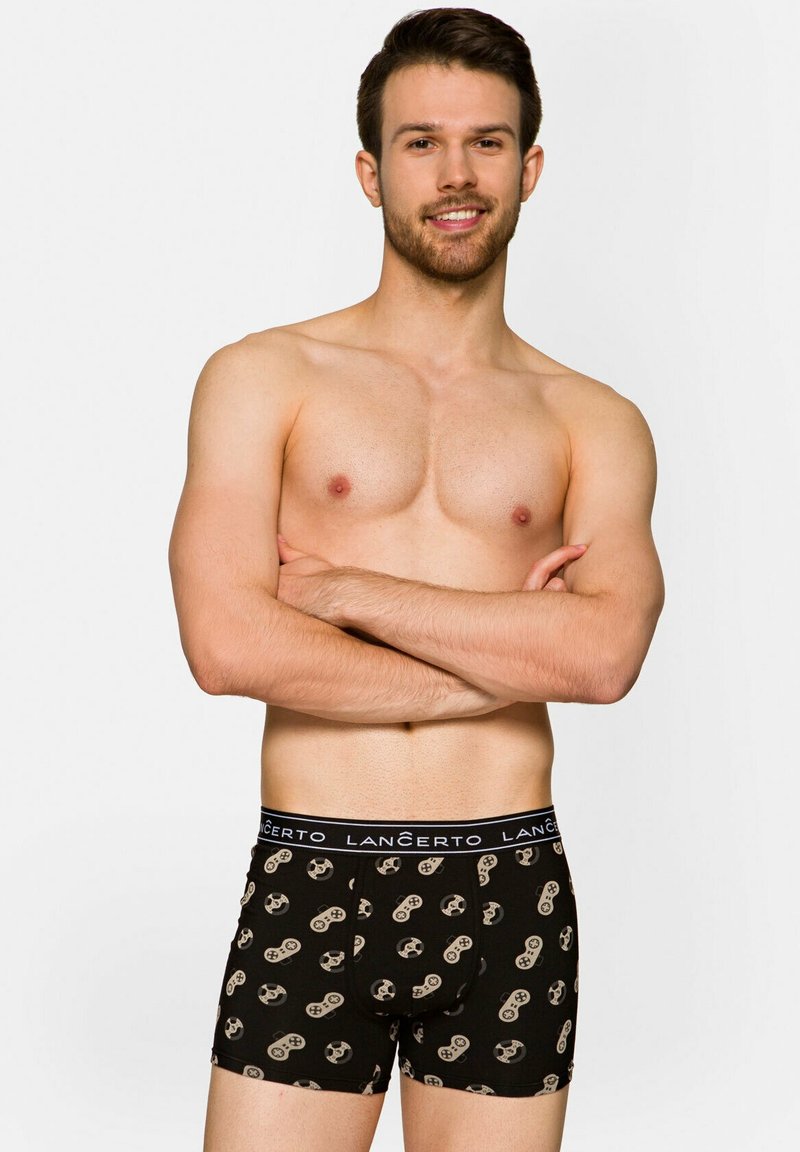 Czarne bokserki z wzorem kontrolera do gier wideo, elastyczny pas z logo "LANȚERTO", miękka tkanina, dopasowany krój.