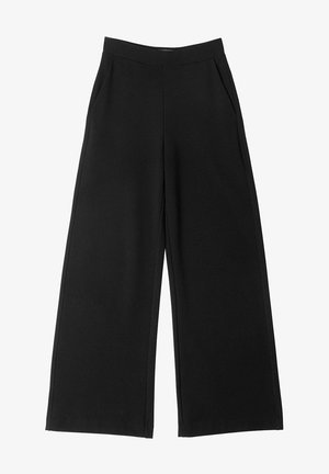 Czarne spodnie z szerokimi nogawkami, wykonane z miękkiego, gładkiego materiału. Posiadają boczne kieszenie oraz wysoki stan, co tworzy swobodną sylwetkę.