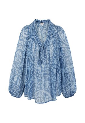 Blouse à manches longues à motifs bleus avec col à volants et fermeture par lien, dotée de manches bouffantes et d'un tissu léger et semi-transparent.